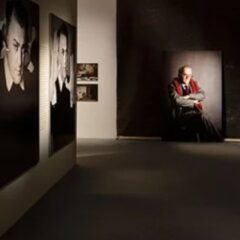 News: Ri-tratto rosso – Elisabetta Catalano guarda Federico Fellini: la mostra inaugurata a Cinecittà